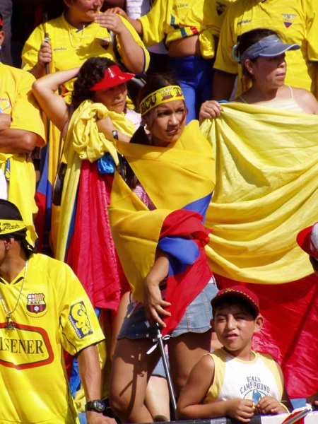 Los ecuatorianos somos fieles a nuestra bella Bandera.
